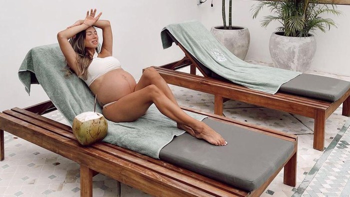 Inspirasi Pemotretan Kehamilan ala Jennifer Bachdim