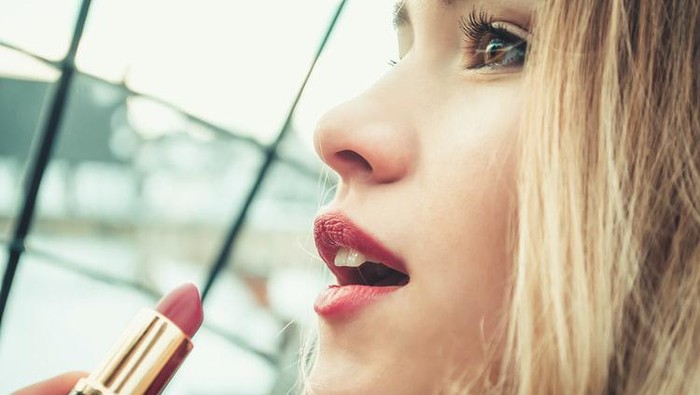 Jangan Sampai Salah Pilih, Ini 7 Jenis Lipstik yang Wajib Kamu Tahu