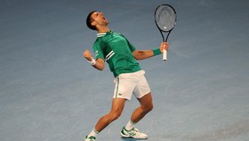Hasil Australia Open: Sempat Cedera, Djokovic Lolos 16 Besar