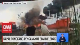 VIDEO: Kapal Tongkang Pengangkut BBM Meledak