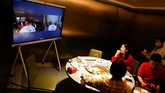 FOTO: Semarak Perayaan Imlek Dunia di Tengah Pandemi Covid-19 Dunia kembali merayakan tahun baru Cina atau imlek di tengah masa pandemi Covid-19 yang belum mereda, ada kebiasaan baru di tengah keramaian suka cita.
