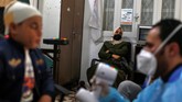 FOTO: 'Wajah Transparan' untuk Luka Bakar Bocah Gaza Ahmed al-Deeb, bocah yang wajahnya mengalami luka bakar dipasangi masker transparan 3 dimensi di klinik MSF, Gaza, Palestina.
