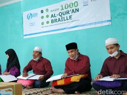 Semangat Penyandang Tunanetra Sukabumi Membaca Al-Quran Braille