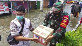 BRI Salurkan Sembako untuk Korban Banjir di Jabar dan Jateng