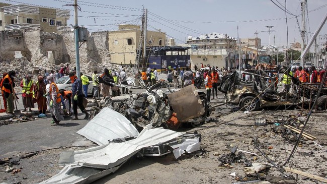 FOTO: Bingkai Kelam Ledakan Bom Mobil di Somalia