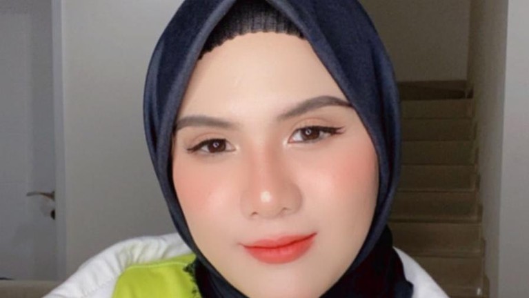Evelyn Nada Anjani Evelyn Nada Anjani