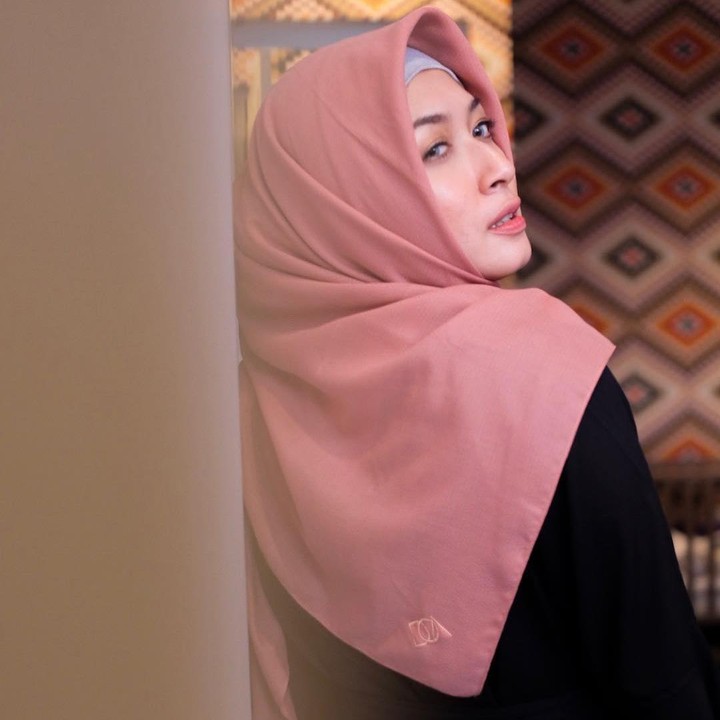<p>Istri Fedi Nuril ini jarang tersorot kamera media massa. Tapi, ia selalu update di Instagram. Jumlah <em>followers</em> Calysta tak kurang dari 154 ribu, Bunda. (Foto: Instagram @calystavannyws)</p>