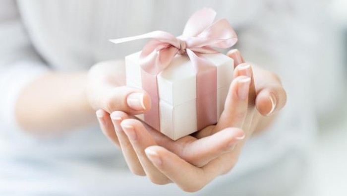 Menghadiahi Diri Sendiri saat Valentine, Ini Manfaatnya untuk Kesehatan Mental!