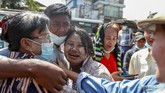 FOTO: 23 Ribu Napi Dibebaskan Militer Myanmar Militer Myanmar membebaskan 23 ribu narapidana di Hari Persatuan dan di tengah-tengah maraknya protes menolak kudeta.