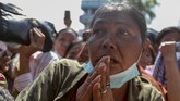 FOTO: 23 Ribu Napi Dibebaskan Militer Myanmar Militer Myanmar membebaskan 23 ribu narapidana di Hari Persatuan dan di tengah-tengah maraknya protes menolak kudeta.