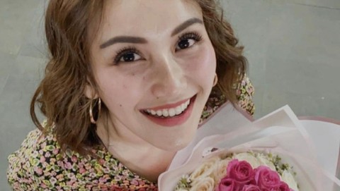 7 Penampilan Ayu Ting Ting Dengan Rambut Pendek Lebih Fresh 7 Penampilan Ayu Ting Ting Dengan Rambut Pendek Lebih Fresh