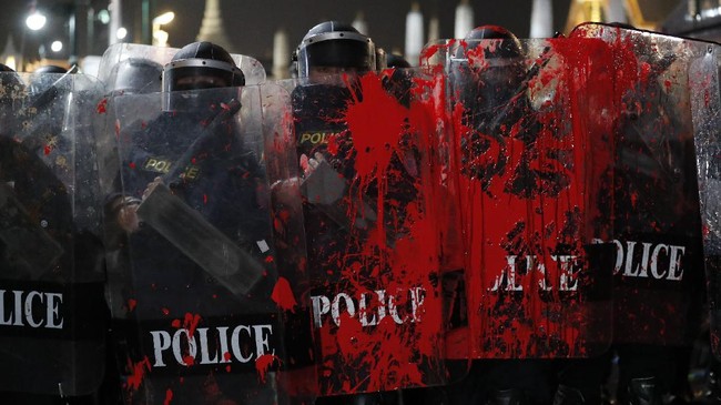 Kepolisian Thailand dilaporkan diperintahkan menangkap anggota pemerintah tandingan Myanmar (NUG) yang bersembunyi di negara itu selama junta masih berkuasa.