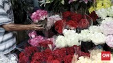 FOTO: Bunga Valentine Sepi Pembeli Daya beli kembang saat hari Valentine di sentra kembang, Kemang Dalam, Jakarta Selatan ditaksir berkurang hingga 75 persen akibat pandemi.