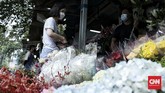 FOTO: Bunga Valentine Sepi Pembeli Daya beli kembang saat hari Valentine di sentra kembang, Kemang Dalam, Jakarta Selatan ditaksir berkurang hingga 75 persen akibat pandemi.