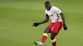 Bayern Resmi Rekrut Dayot Upamecano