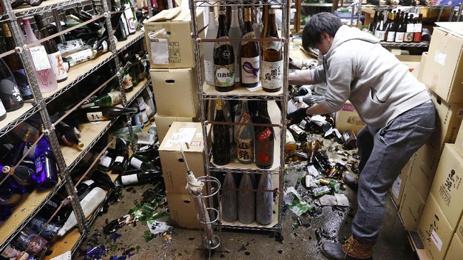 FOTO: Fukushima Diguncang Gempa Bumi