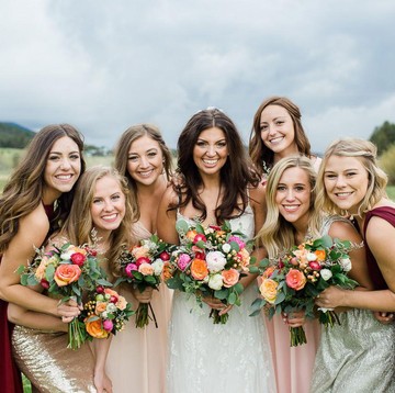 img-title 3 Benda Unik yang Bisa Kamu Tambahkan Buat Bridesmaid Kit di Hari Spesialmu!