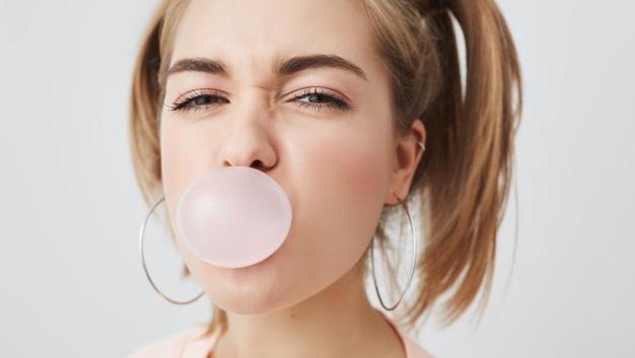 Cek Fakta, Benarkah Kebiasaan Mengunyah Permen Karet Bisa Bikin Otak Cerdas?