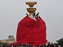 Protes UU Larangan Hina Raja Thailand, Pendemo Tutupi Monumen Demokrasi Bangkok