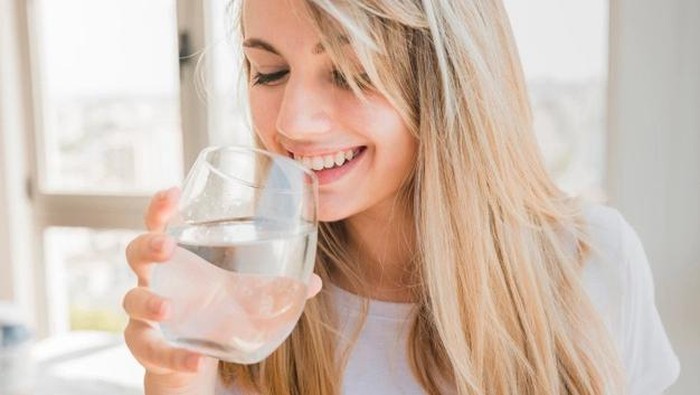 3 Alasan Mengapa Minum Sebelum Makan Itu Penting