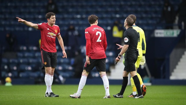 Ralf Rangnick membeberkan kesalahan Harry Maguire dan Victor Lindelof dalam pertandingan Liverpool vs Manchester United di Anfield.