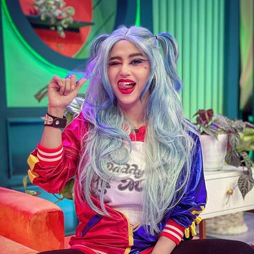 Masih Pakai Handuk, Dewi Perssik Ngamuk ke Netizen Perkara Hydroquinone