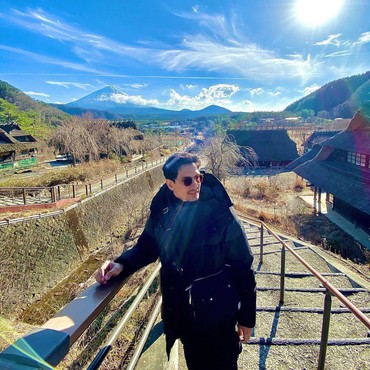 Pesona Dimas Beck yang Dikabarkan Dekat dengan Luna Maya