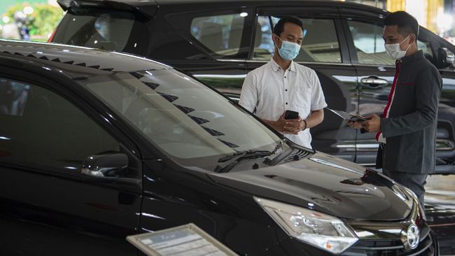 Fenomena borong mobil oleh warga desa di Tuban dinilai sebagai cara cepat mendapat pengakuan soal prestise dan gengsi.