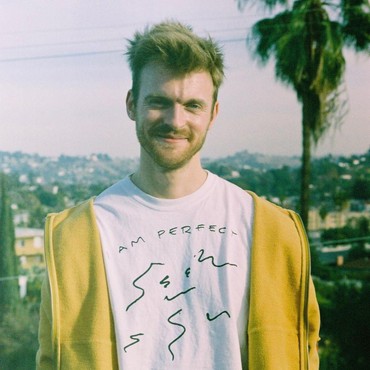 Lirik Lagu Let's Fall In Love for the Night - FINNEAS