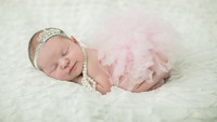 Terpopuler: Nama Bayi Perempuan Elegan - Potret Fifi Karamoy, Istri Vincent Rompies