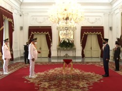 Momen Jokowi Lantik Dua Gubernur di Istana