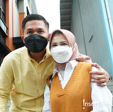 Cara Kesha Ratuliu dan Adhi Permana Hadapi Pelakor