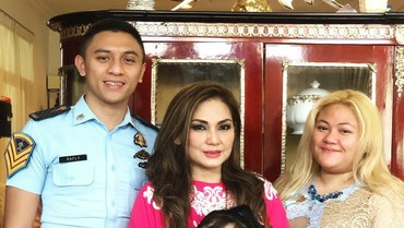 img-title Fakta hingga Potret Putri Nia Daniaty yang Segera Lepas Status Janda
