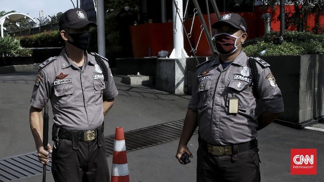Polda Metro Jaya menyatakan ada sejumlah perbedaan. Termasuk juga warnanya meski sangat mirip.