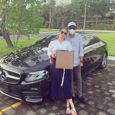 Baru 7 Hari Kenal Pacar, Shyalimar Malik Dapat Kado Mobil & Uang Miliaran