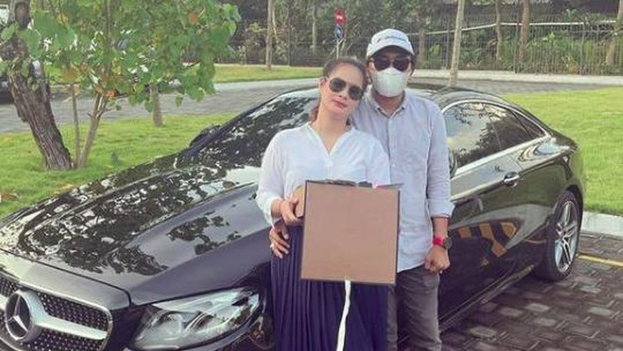 Shyalimar Malik dapat hadiah valentine