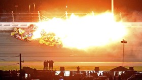 FOTO: Tabrakan Mengerikan di Nascar Daytona 500