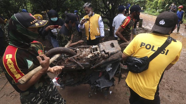 FOTO: Longsor di Nganjuk Telan Korban Jiwa