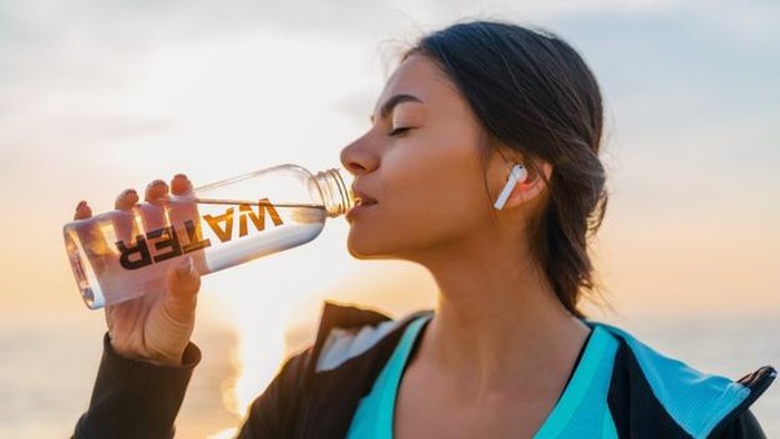 7 Tips Sederhana Ini Bikin Kamu Rajin Minum Air Putih