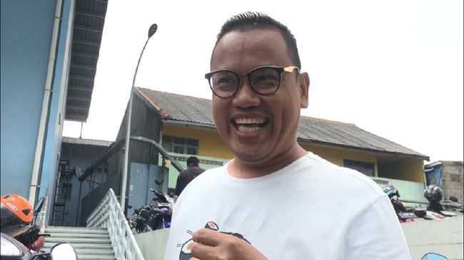 Artis Uya Kuya dan istrinya, Astrid Kuya, disorot netizen setelah diduga membuat konten video di depan properti korban kebakaran Los Angeles, California.
