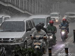 Prakiraan Cuaca DKI Hari Ini: Hampir Semua Wilayah Diguyur Hujan