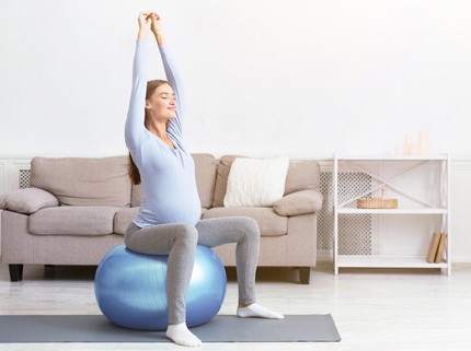 5 Manfaat Prenatal Yoga bagi Ibu Hamil: Kurangi Stres hingga Nyeri Punggung
