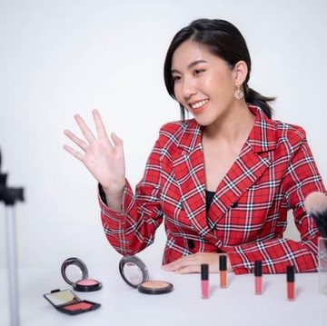 Berdasarkan Kepribadian, 6 Zodiak Ini Cocok Banget Jadi Beauty Influencer!