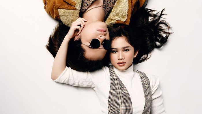 Kompak Berdua, Contek Gaya Pasangan Muda Tissa Biani dan Dul Jaelani Saat Pemotretan