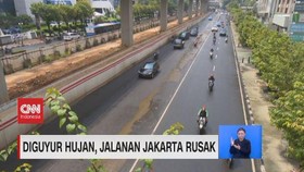 VIDEO: Diguyur Hujan, Jalanan Jakarta Rusak