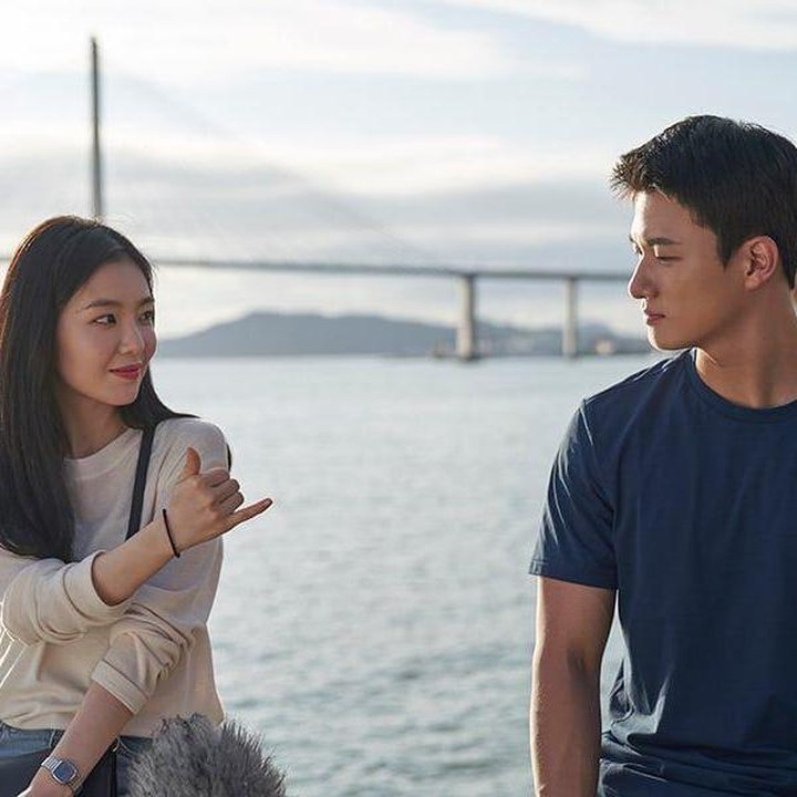 <p>Mantan <em>bodyguard</em> Red Velvet, Shin Seung Ho, beradu akting dalam film <em>Double Patty</em> dengan Irene, leader dari grup Kpop Red Velvet, lho Bunda. (Foto: dok. KT Hitel)</p>