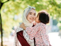Jangan Durhaka! 10 Hadits Ini Jelaskan Kedudukan Mulia Seorang Ibu