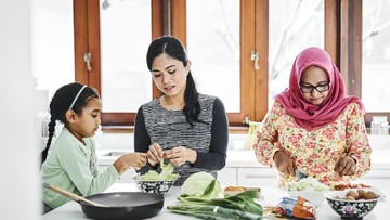 Ibu yang Nawarin Bantuan Uang