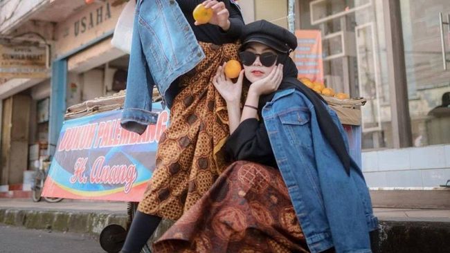 Lagi Hits di TikTok, Ini 5 Kreasi Outfit Hijab dengan Kain Batik yang