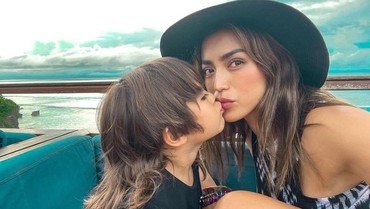 img-title Viral Pengantin Ditoyor VS Jedar Kaget dengan Tato Baru Vincent Verhaag